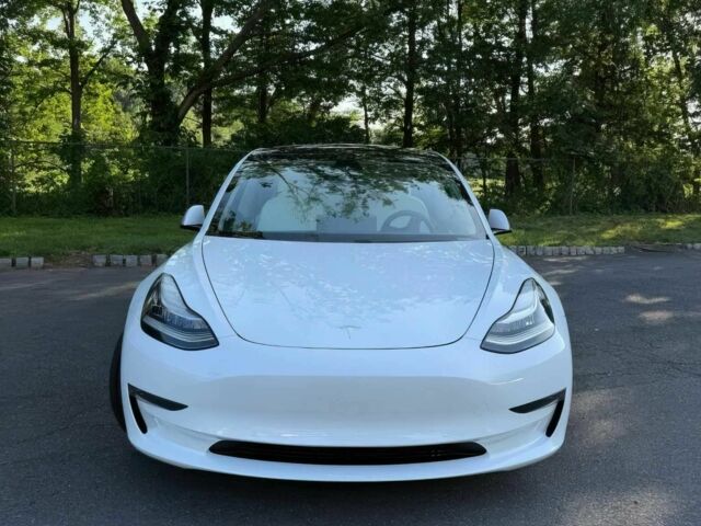 Білий Тесла Модель 3, об'ємом двигуна 0 л та пробігом 23 тис. км за 18200 $, фото 1 на Automoto.ua