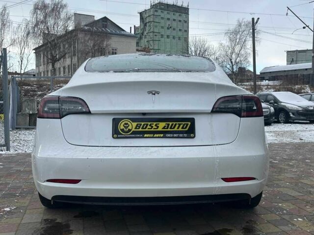 Белый Тесла Модель 3, объемом двигателя 0 л и пробегом 34 тыс. км за 451 $, фото 5 на Automoto.ua