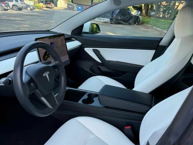 Білий Тесла Модель 3, об'ємом двигуна 0 л та пробігом 23 тис. км за 18200 $, фото 7 на Automoto.ua