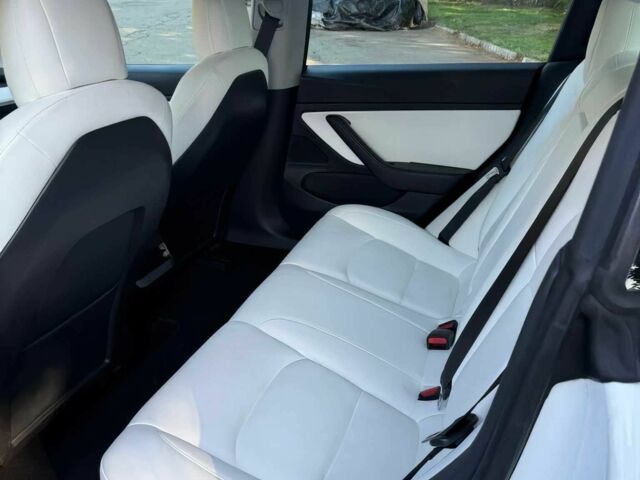 Білий Тесла Модель 3, об'ємом двигуна 0 л та пробігом 23 тис. км за 18200 $, фото 9 на Automoto.ua