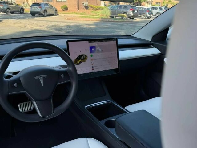 Білий Тесла Модель 3, об'ємом двигуна 0 л та пробігом 23 тис. км за 18200 $, фото 8 на Automoto.ua