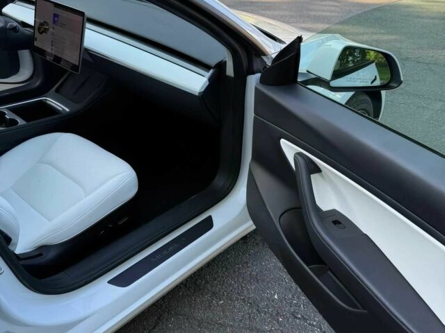 Білий Тесла Модель 3, об'ємом двигуна 0 л та пробігом 23 тис. км за 18200 $, фото 5 на Automoto.ua