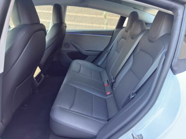 Белый Тесла Модель 3, объемом двигателя 0 л и пробегом 27 тыс. км за 14700 $, фото 12 на Automoto.ua