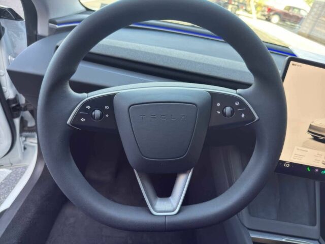 Белый Тесла Модель 3, объемом двигателя 0 л и пробегом 27 тыс. км за 14700 $, фото 10 на Automoto.ua