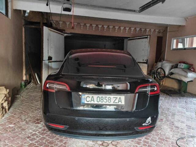 Тесла Модель 3 2017 у Умани на Automoto.ua Чорний Тесла Модель 3, об'ємом двигуна 0 л та пробігом 150 тис. км за 423 $, фото 4 на Automoto.ua