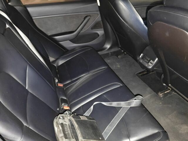 Тесла Модель 3 2017 у Умани на Automoto.ua Чорний Тесла Модель 3, об'ємом двигуна 0 л та пробігом 150 тис. км за 423 $, фото 6 на Automoto.ua