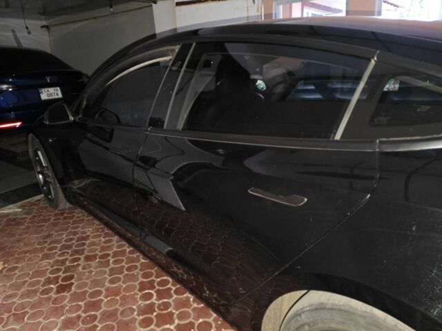 Тесла Модель 3 2017 у Умани на Automoto.ua Чорний Тесла Модель 3, об'ємом двигуна 0 л та пробігом 150 тис. км за 423 $, фото 7 на Automoto.ua