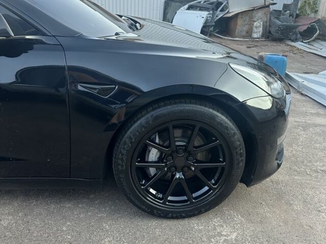 Чорний Тесла Модель 3, об'ємом двигуна 0 л та пробігом 110 тис. км за 21000 $, фото 2 на Automoto.ua