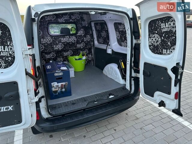 Черный Тесла Модель 3, объемом двигателя 0 л и пробегом 265 тыс. км за 14955 $, фото 5 на Automoto.ua