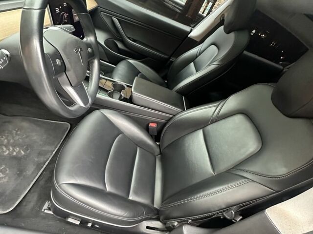 Черный Тесла Модель 3, объемом двигателя 0 л и пробегом 85 тыс. км за 16900 $, фото 3 на Automoto.ua