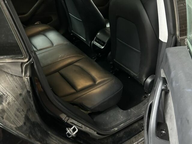 Чорний Тесла Модель 3, об'ємом двигуна 0 л та пробігом 77 тис. км за 12500 $, фото 7 на Automoto.ua