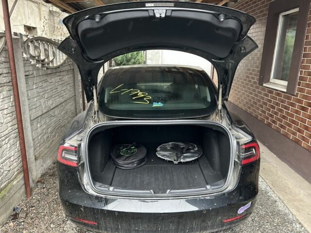 Чорний Тесла Модель 3, об'ємом двигуна 0 л та пробігом 77 тис. км за 12500 $, фото 6 на Automoto.ua