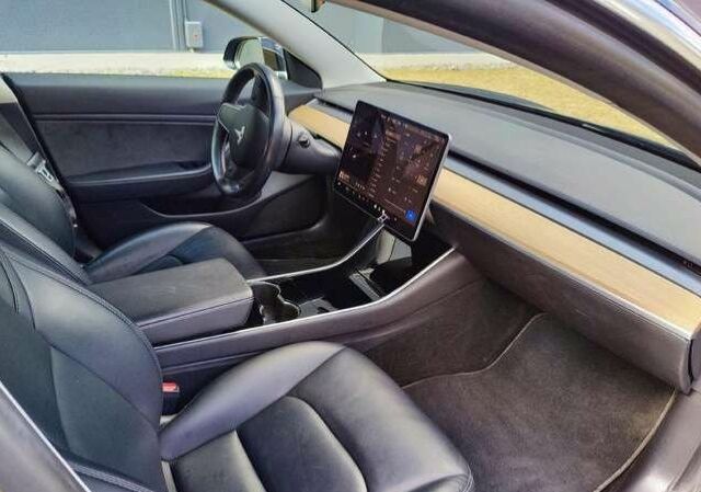 Черный Тесла Модель 3, объемом двигателя 0 л и пробегом 170 тыс. км за 12600 $, фото 6 на Automoto.ua