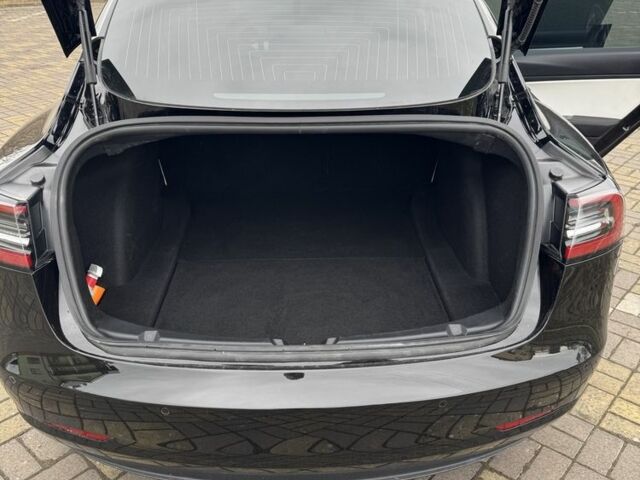 Черный Тесла Модель 3, объемом двигателя 0 л и пробегом 116 тыс. км за 18700 $, фото 4 на Automoto.ua