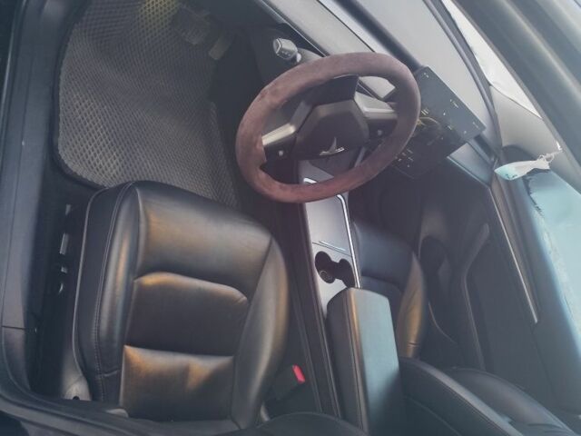 Черный Тесла Модель 3, объемом двигателя 0 л и пробегом 147 тыс. км за 20000 $, фото 5 на Automoto.ua