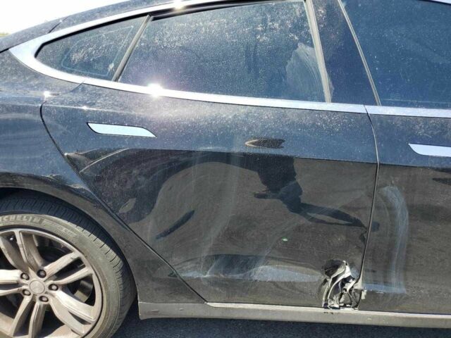 Чорний Тесла Модель 3, об'ємом двигуна 0 л та пробігом 77 тис. км за 4500 $, фото 8 на Automoto.ua