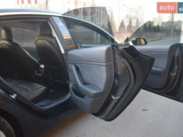 Чорний Тесла Модель 3, об'ємом двигуна 0 л та пробігом 71 тис. км за 22990 $, фото 30 на Automoto.ua