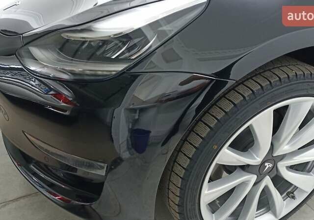 Тесла Модель 3 2018 у Умани на Automoto.ua Чорний Тесла Модель 3, об'ємом двигуна 0 л та пробігом 201 тис. км за 19000 $, фото 94 на Automoto.ua