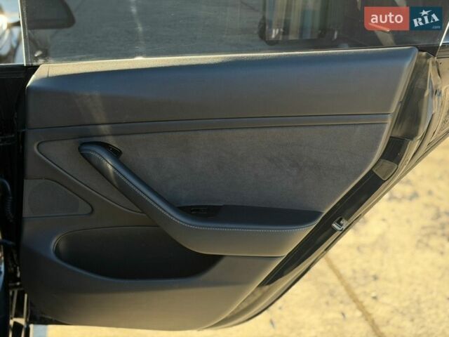 Черный Тесла Модель 3, объемом двигателя 0 л и пробегом 100 тыс. км за 13499 $, фото 49 на Automoto.ua