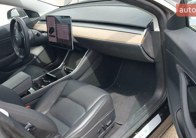 Черный Тесла Модель 3, объемом двигателя 0 л и пробегом 120 тыс. км за 14999 $, фото 7 на Automoto.ua