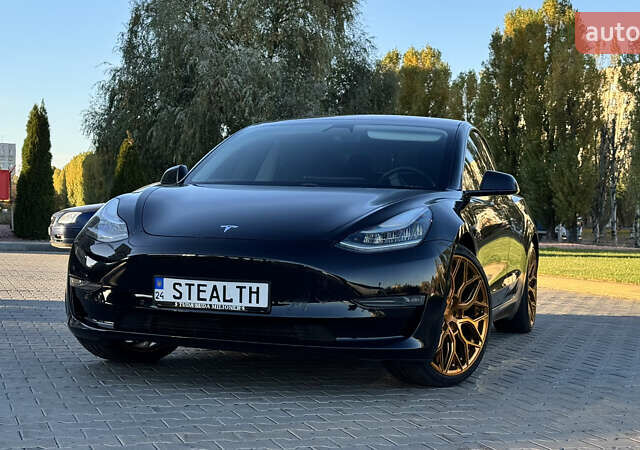 Черный Тесла Модель 3, объемом двигателя 0 л и пробегом 83 тыс. км за 19000 $, фото 1 на Automoto.ua
