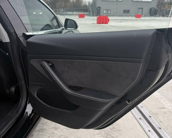 Черный Тесла Модель 3, объемом двигателя 0 л и пробегом 130 тыс. км за 15100 $, фото 22 на Automoto.ua