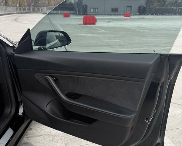 Черный Тесла Модель 3, объемом двигателя 0 л и пробегом 130 тыс. км за 15100 $, фото 18 на Automoto.ua