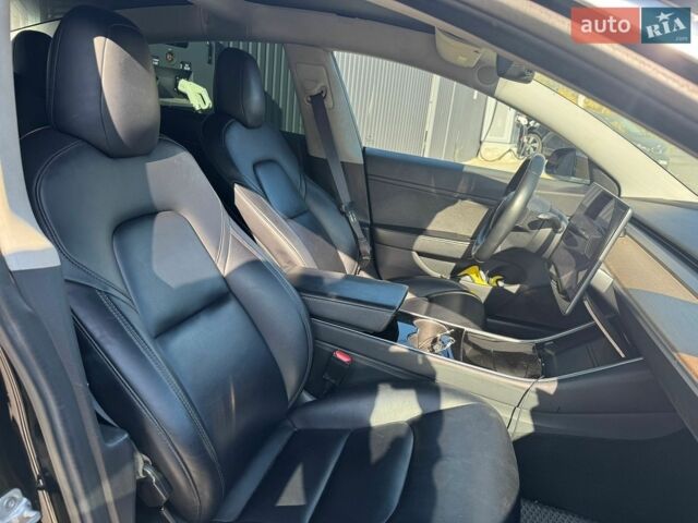 Чорний Тесла Модель 3, об'ємом двигуна 0 л та пробігом 102 тис. км за 16500 $, фото 24 на Automoto.ua