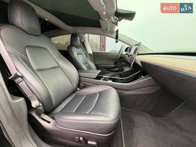 Черный Тесла Модель 3, объемом двигателя 0 л и пробегом 73 тыс. км за 17499 $, фото 21 на Automoto.ua