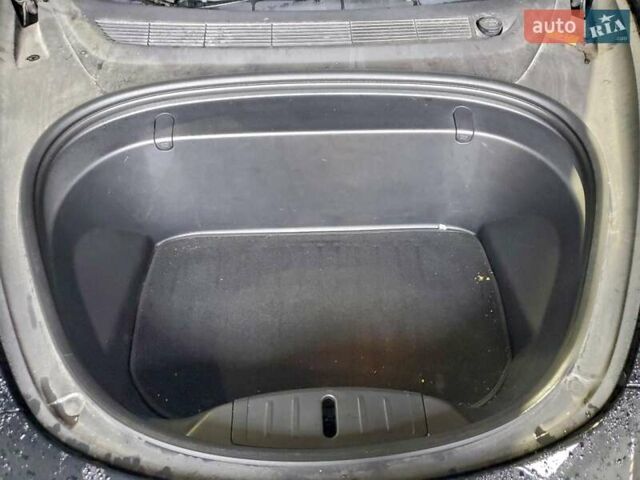 Черный Тесла Модель 3, объемом двигателя 0 л и пробегом 75 тыс. км за 5400 $, фото 10 на Automoto.ua