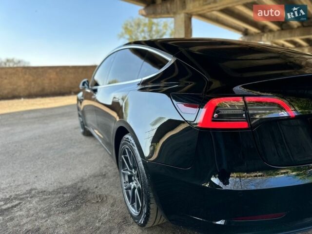Черный Тесла Модель 3, объемом двигателя 0 л и пробегом 260 тыс. км за 14599 $, фото 4 на Automoto.ua