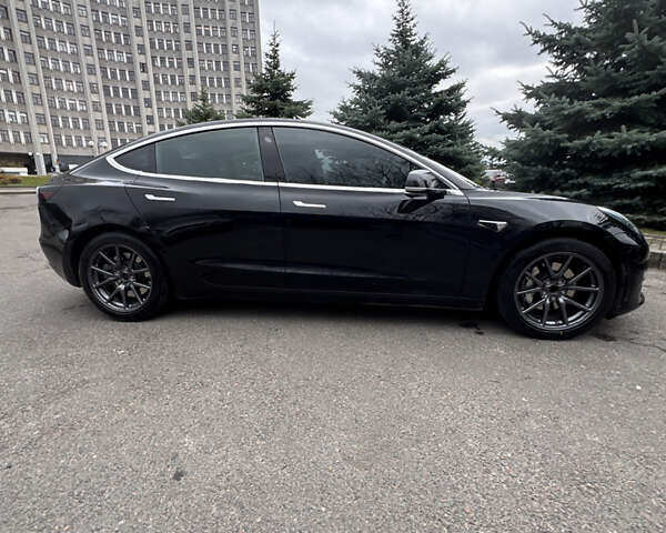 Черный Тесла Модель 3, объемом двигателя 0 л и пробегом 123 тыс. км за 15500 $, фото 4 на Automoto.ua