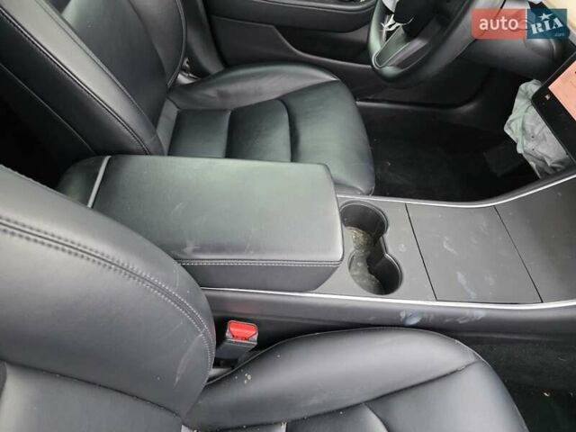 Чорний Тесла Модель 3, об'ємом двигуна 0 л та пробігом 130 тис. км за 12700 $, фото 14 на Automoto.ua