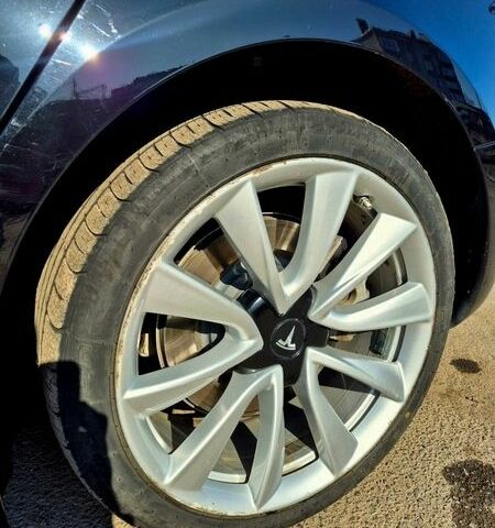 Чорний Тесла Модель 3, об'ємом двигуна 0 л та пробігом 156 тис. км за 18500 $, фото 15 на Automoto.ua