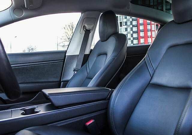 Тесла Модель 3 2018 в Рахове на Automoto.ua Черный Тесла Модель 3, объемом двигателя 0 л и пробегом 93 тыс. км за 14500 $, фото 9 на Automoto.ua