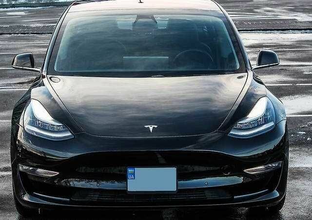 Тесла Модель 3 2018 в Рахове на Automoto.ua Черный Тесла Модель 3, объемом двигателя 0 л и пробегом 93 тыс. км за 14500 $, фото 1 на Automoto.ua