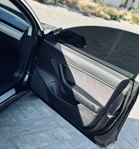 Черный Тесла Модель 3, объемом двигателя 0 л и пробегом 119 тыс. км за 16900 $, фото 28 на Automoto.ua