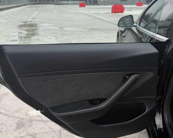 Черный Тесла Модель 3, объемом двигателя 0 л и пробегом 130 тыс. км за 15100 $, фото 25 на Automoto.ua