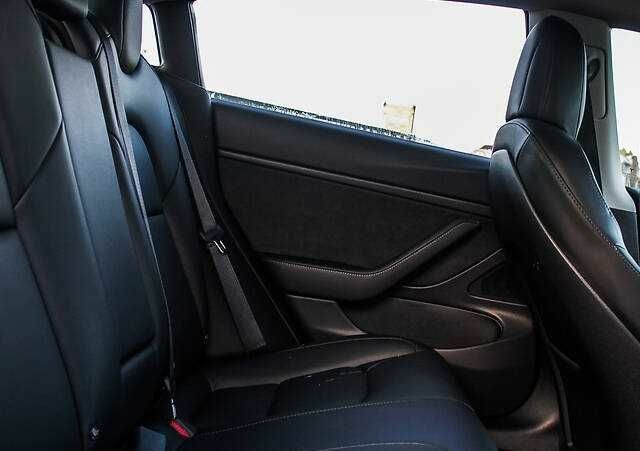 Тесла Модель 3 2018 в Рахове на Automoto.ua Черный Тесла Модель 3, объемом двигателя 0 л и пробегом 93 тыс. км за 14500 $, фото 15 на Automoto.ua