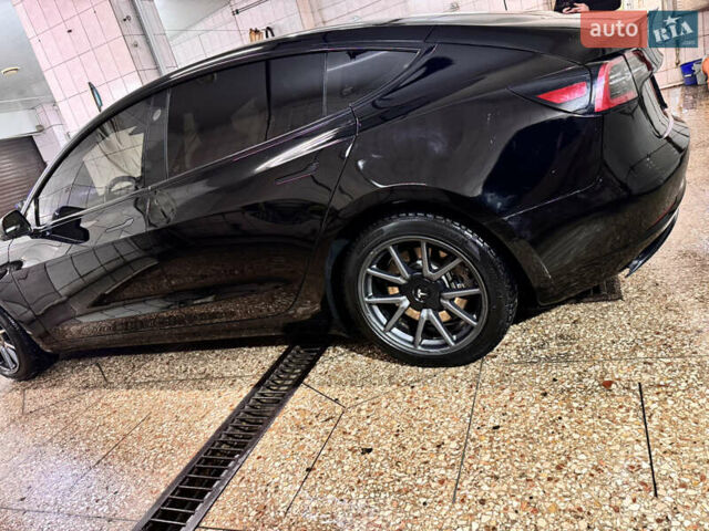 Черный Тесла Модель 3, объемом двигателя 0 л и пробегом 115 тыс. км за 16999 $, фото 3 на Automoto.ua