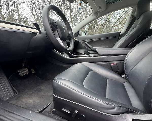 Черный Тесла Модель 3, объемом двигателя 0 л и пробегом 123 тыс. км за 15500 $, фото 9 на Automoto.ua