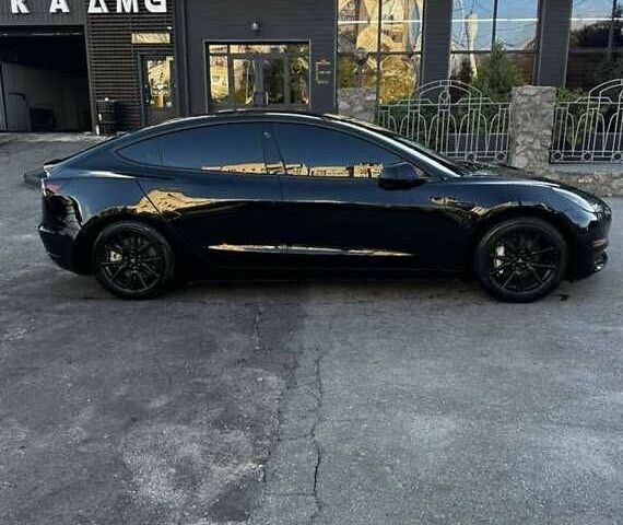 Чорний Тесла Модель 3, об'ємом двигуна 0 л та пробігом 130 тис. км за 13300 $, фото 3 на Automoto.ua