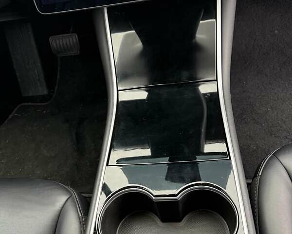 Чорний Тесла Модель 3, об'ємом двигуна 0 л та пробігом 211 тис. км за 14500 $, фото 19 на Automoto.ua