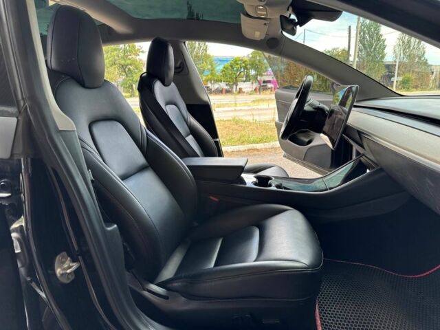 Черный Тесла Модель 3, объемом двигателя 0 л и пробегом 98 тыс. км за 14700 $, фото 12 на Automoto.ua