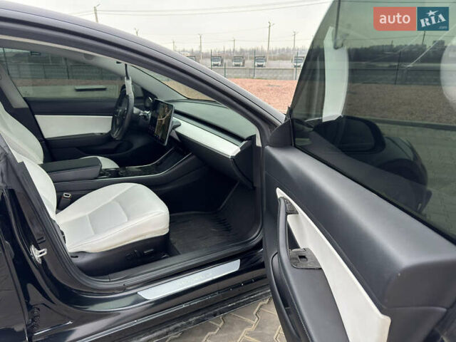 Чорний Тесла Модель 3, об'ємом двигуна 0 л та пробігом 93 тис. км за 19500 $, фото 12 на Automoto.ua