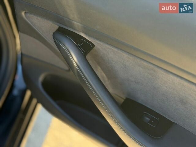 Черный Тесла Модель 3, объемом двигателя 0 л и пробегом 100 тыс. км за 13499 $, фото 50 на Automoto.ua