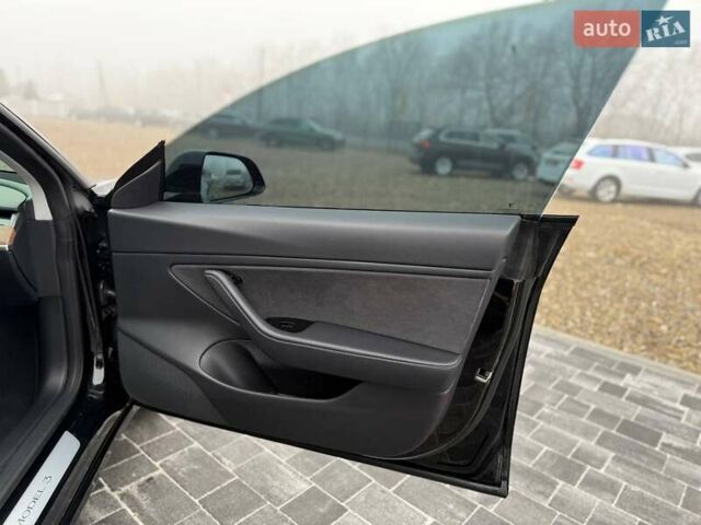 Черный Тесла Модель 3, объемом двигателя 0 л и пробегом 73 тыс. км за 17999 $, фото 19 на Automoto.ua