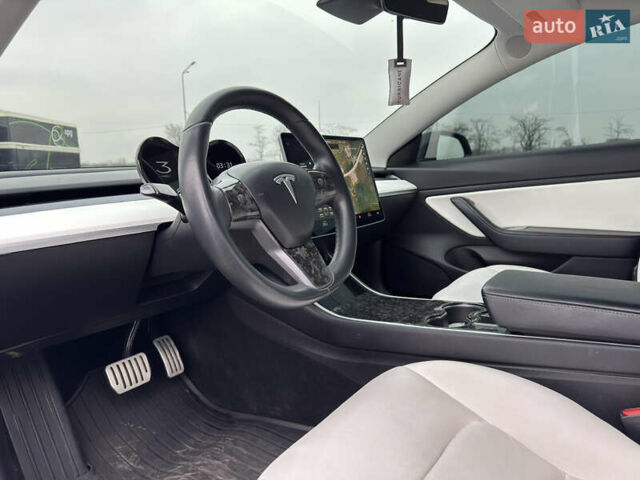 Чорний Тесла Модель 3, об'ємом двигуна 0 л та пробігом 93 тис. км за 19500 $, фото 9 на Automoto.ua