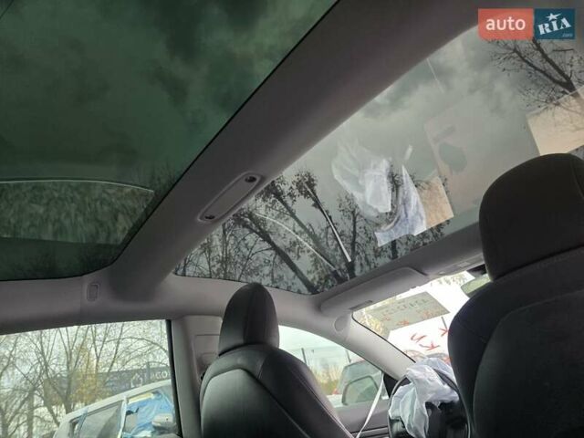 Чорний Тесла Модель 3, об'ємом двигуна 0 л та пробігом 130 тис. км за 12700 $, фото 16 на Automoto.ua