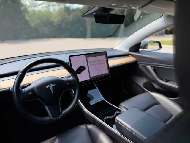 Чорний Тесла Модель 3, об'ємом двигуна 0 л та пробігом 58 тис. км за 7496 $, фото 9 на Automoto.ua
